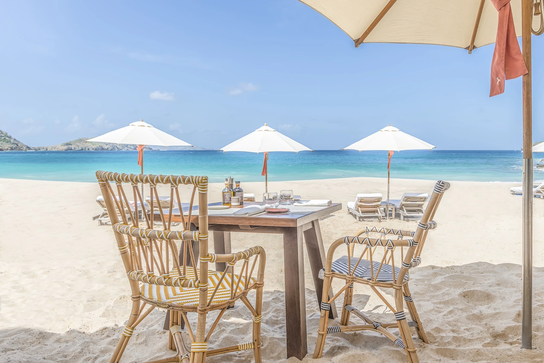 Dining on the beach at La Cabane © Cheval Blanc