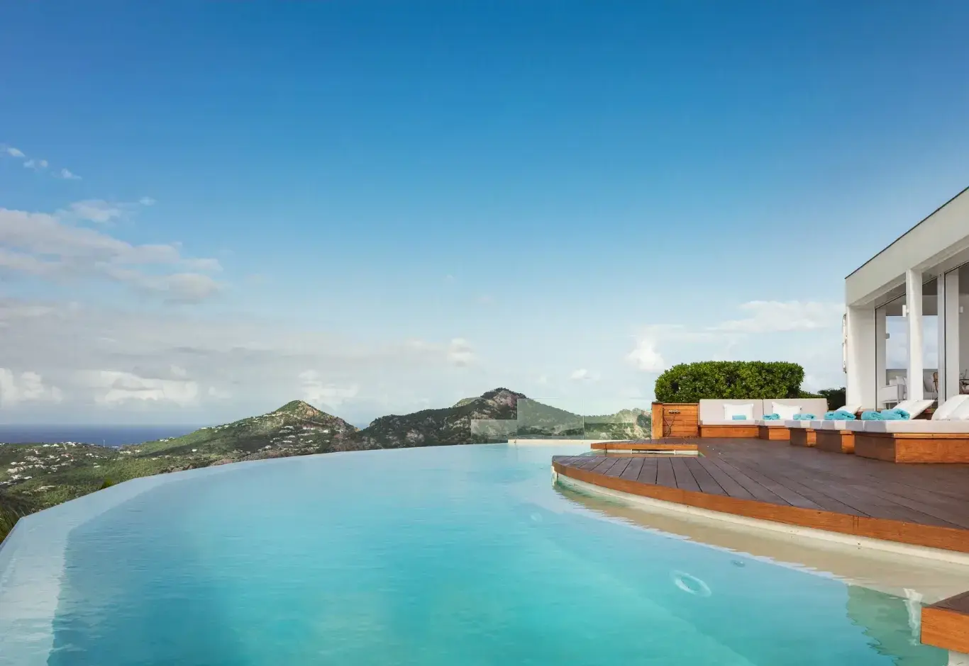 Luxury villa with infinity pool