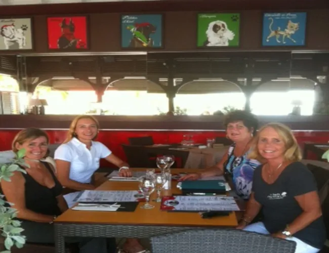 pascale magda paula and peg about to have lunch at la route des boucaniers