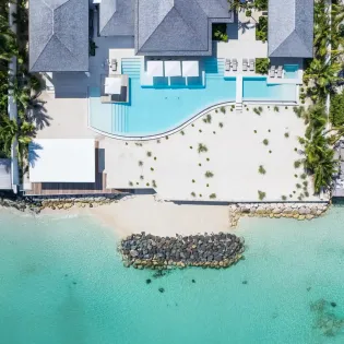 08 footprints outdoor view