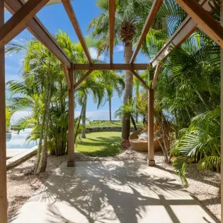 1.1 emeraude outside view