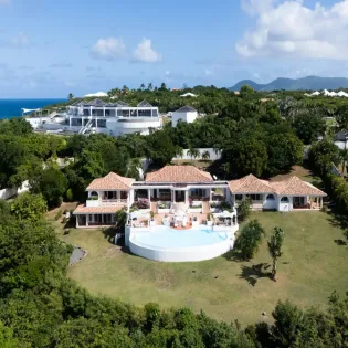 1.1 mariposa outside view