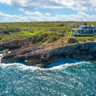 1.1 reve noir exterior