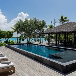 1.1 the catch exterior