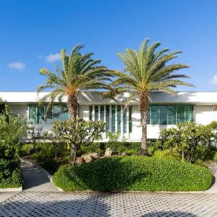 1.10 pyramide exterior