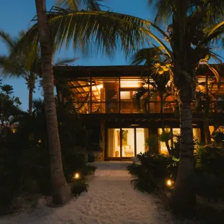 1.10 the catch exterior