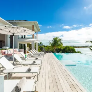 1.10 villa bristol breeze exterior