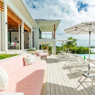 1.11 villa bristol breeze exterior