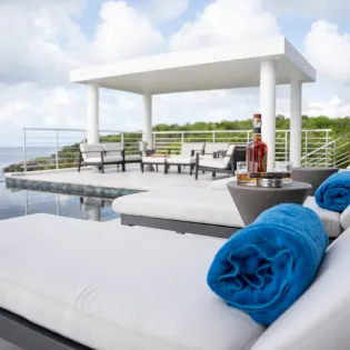 1.13 reve noir exterior