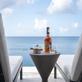 1.14 reve noir exterior