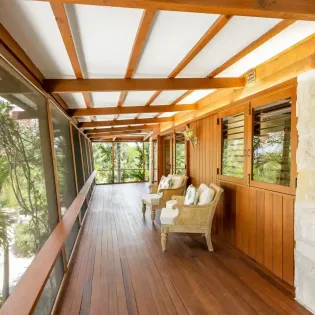 1.15 the catch exterior