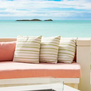 1.15 villa bristol breeze exterior