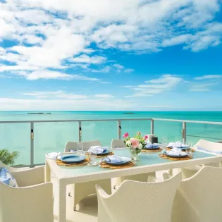 1.17 villa bristol breeze exterior