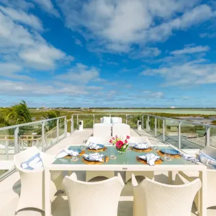 1.18 villa bristol breeze exterior