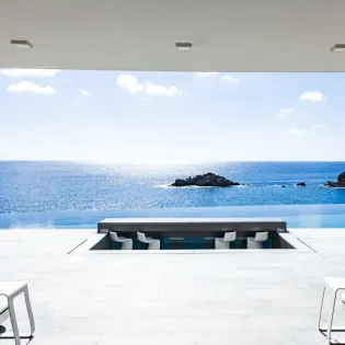 1.2 axel rocks exterior 1