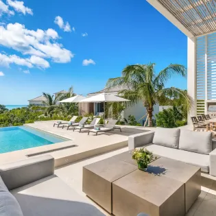 1.2 b.e grace bay ocean view 6bd pool area