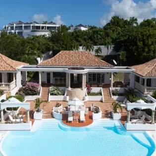 1.2 mariposa outside view