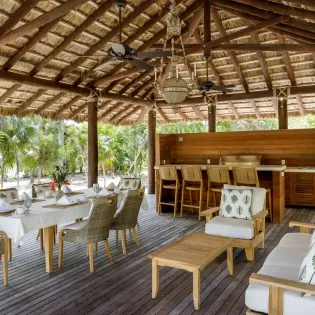 1.2 the catch exterior