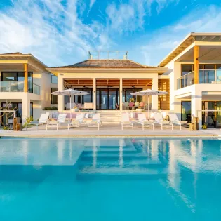 1.20 villa bristol breeze exterior