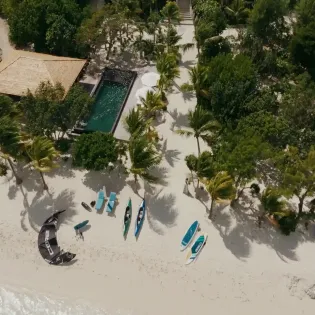 1.23 the catch exterior