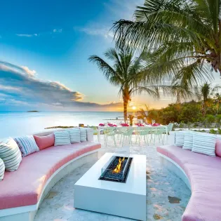 1.23 villa bristol breeze exterior