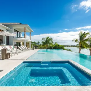 1.29 villa bristol breeze exterior