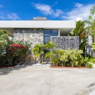 1.3 emeraude outside view