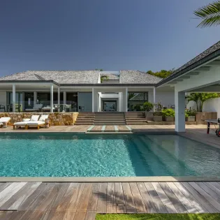 1.3 wine note exterior 1