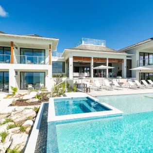 1.30 villa bristol breeze exterior