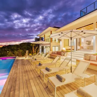 1.39 villa bristol breeze exterior