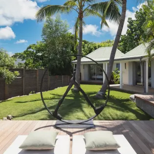 1.4 emotion exterior 1