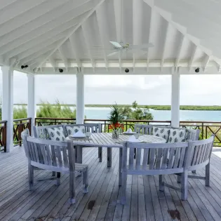 1.4 the catch exterior