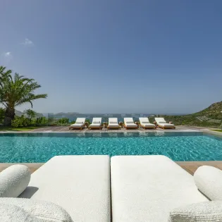 1.4 wine note exterior 1