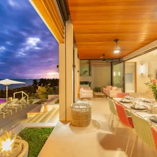 1.41 villa bristol breeze exterior