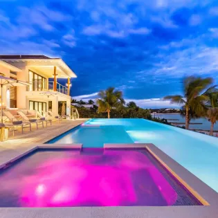 1.42 villa bristol breeze exterior