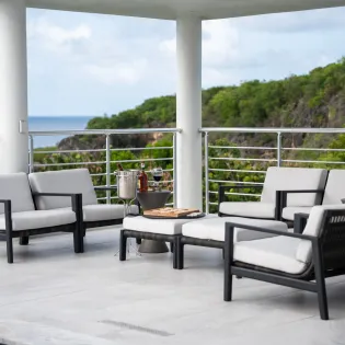 1.5 reve noir exterior