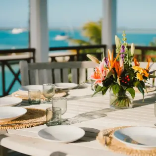 1.6 the catch exterior