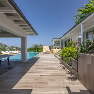 1.6 wine note exterior 1