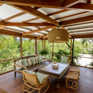 1.7 the catch exterior