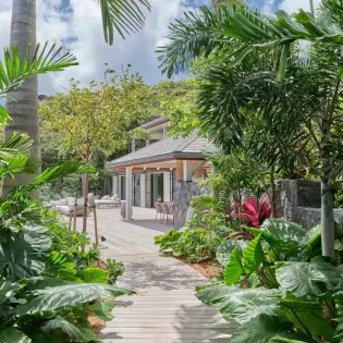 1.8 alisea exterior 1