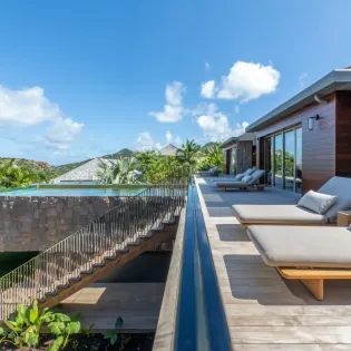 1.8 goldeneye exterior 1