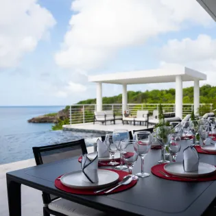 1.8 reve noir exterior