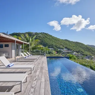 1.8 villa pointe milou exterior