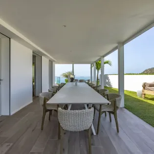 1.8 wine note exterior 1