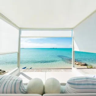 1.9 villa bristol breeze exterior