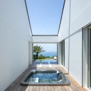 1.9 wine note exterior 1