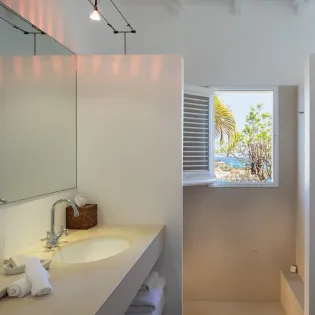 10.1 angelina bathroom 3