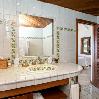 10.1 blue beach bathroom 2