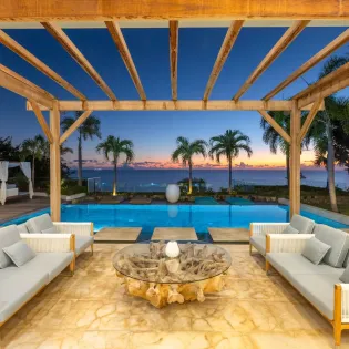 10.1 emeraude night view