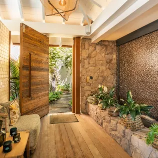 10.1 lazuli mudroom entryway